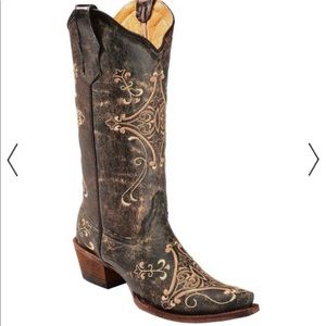Circle G cowboy boots. Size 6